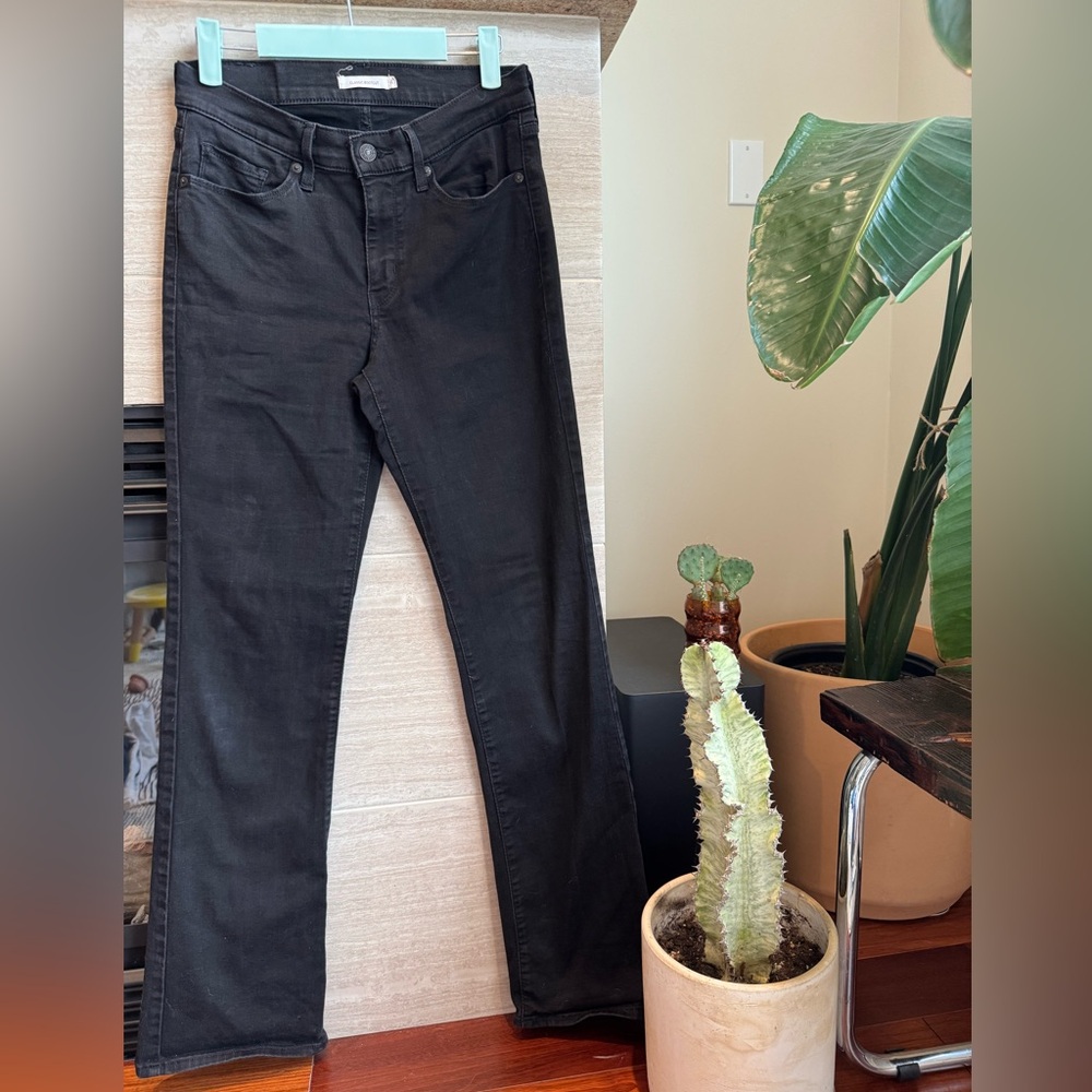 Levi’s Classic Boot Cut- 32 inch inseam
